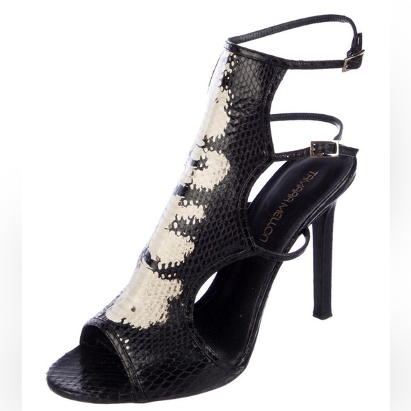 Tamara Mellon
Water Snake Cutout Accent Gladiator Sandals size 8 - Picture 14 of 15